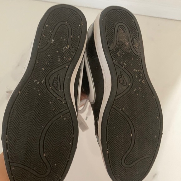 Nike sneakers - Picture 2 of 4